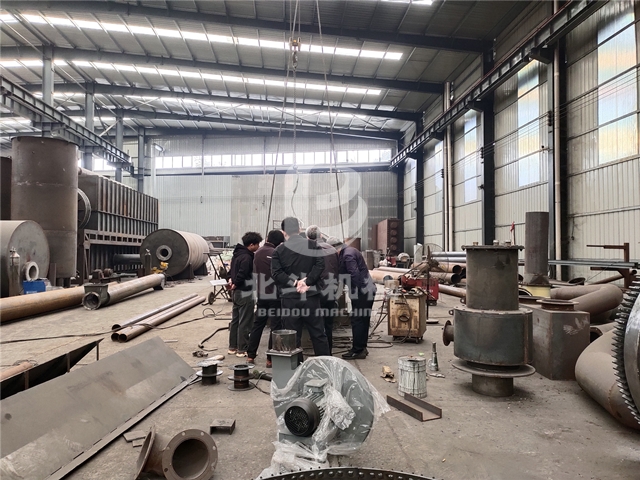 廣東客戶通過這次考察對炭化爐有了更深入、更全面地了解