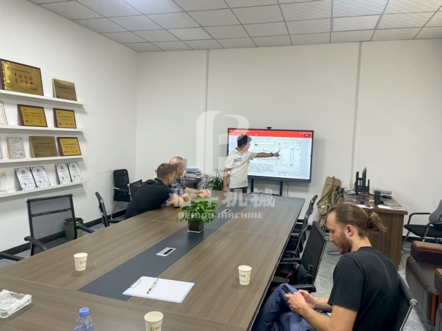 從屏幕對(duì)面到面對(duì)面,外國(guó)客戶來考察炭化爐