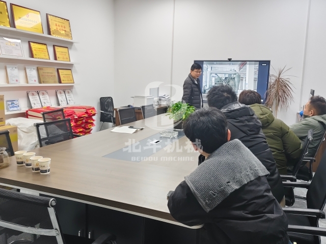 客戶到訪考察,共探炭化爐合作新機遇